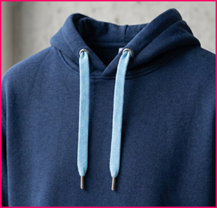 Sweat bleu marine avec lacet bleu ciel