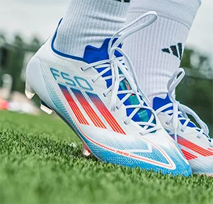Nike Mercurial, Adidas F50, Puma Future : les chaussures de football de la Coupe du Monde 2026 et comment leur donner un style unique avec des lacets colorés